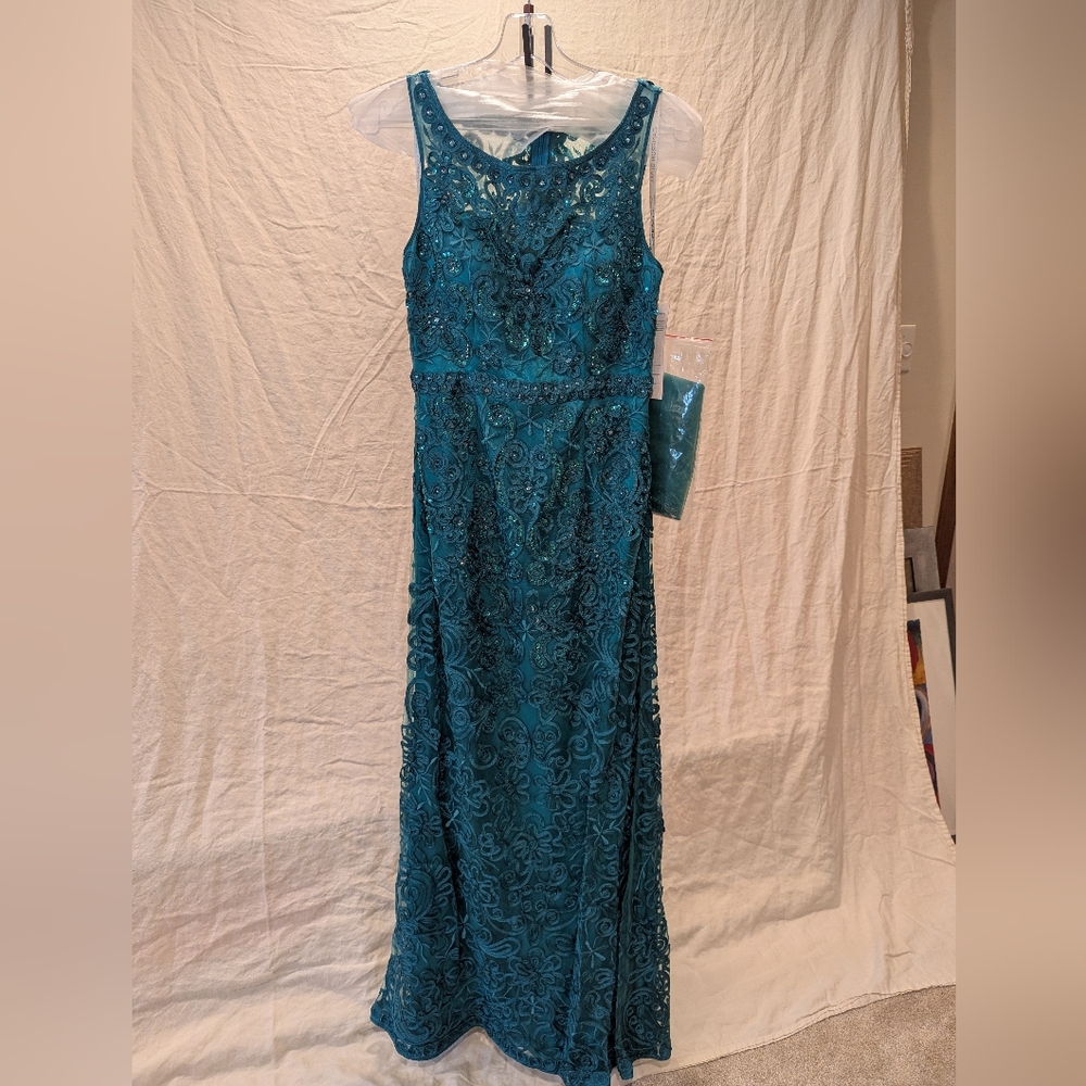 Elegant Teal Sleeveless Gown